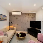 Appartamento Whome Coastal Elegance In *
